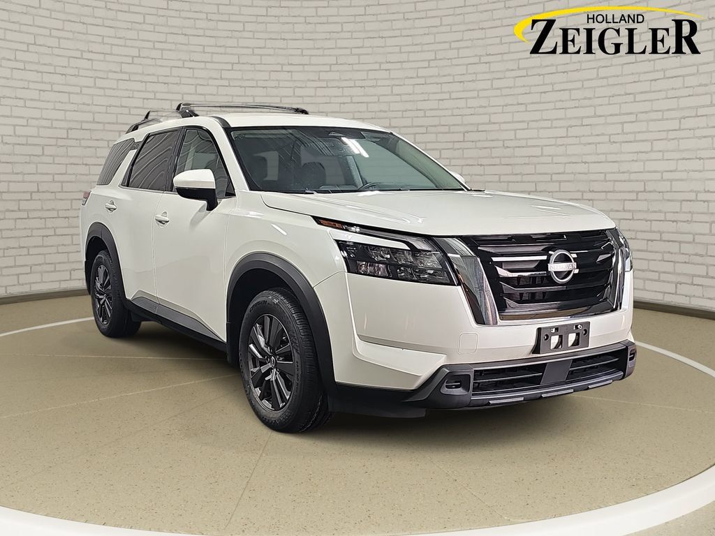 Certified 2024 Nissan Pathfinder SV AWD/4WD image 3