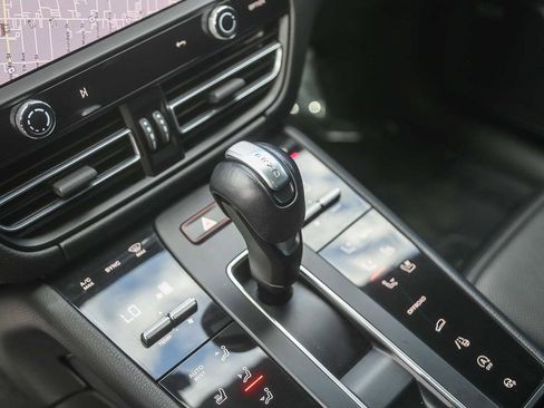 Used 2023 Porsche Macan Turbo AWD/4WD image 18
