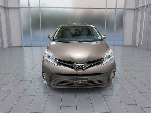 Used 2018 Toyota Sienna XLE w/ XLE Navigation Package image 3