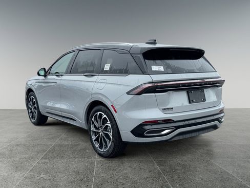 New 2026 Lincoln Nautilus Reserve image 3