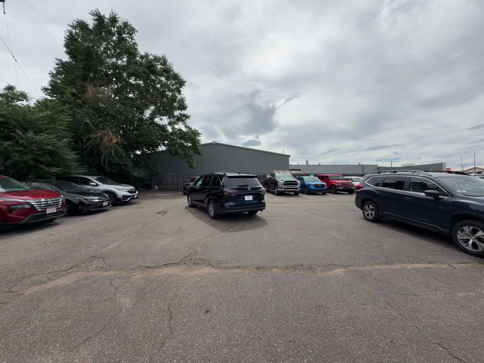 Used 2025 Toyota Sienna XLE FWD image 12