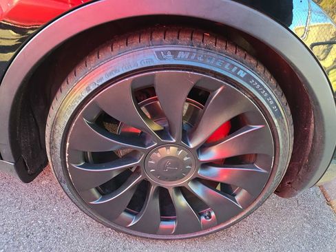 Used 2022 Tesla Model Y Performance image 7