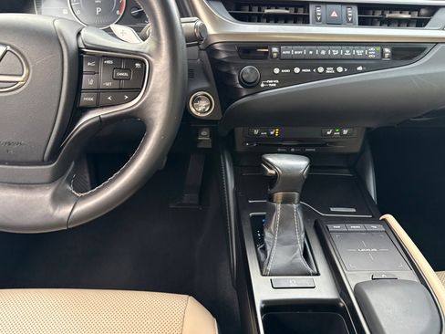 Used 2019 Lexus ES 350 w/ Premium Package image 29