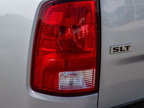 Used 2017 RAM 1500 Classic SLT image 9