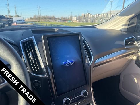 Used 2022 Ford Edge Titanium image 10
