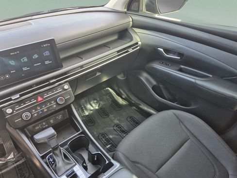 Used 2025 Hyundai Tucson SE FWD image 15