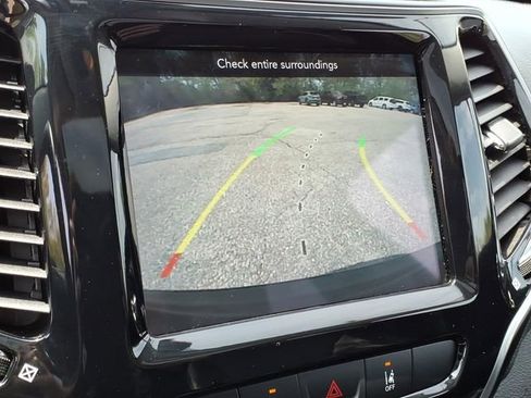 Used 2021 Jeep Cherokee Limited w/ Trailer Tow Group AWD/4WD image 25