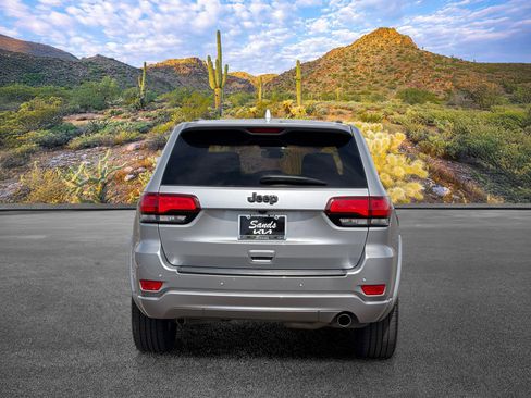 Used 2020 Jeep Grand Cherokee Altitude RWD image 9