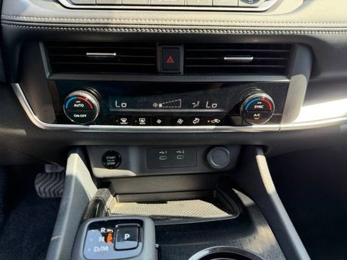 Used 2025 Nissan Rogue SV FWD image 17