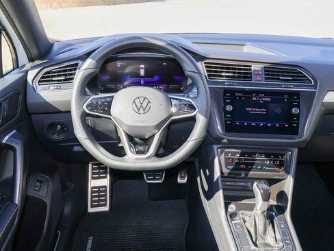 Used 2024 Volkswagen Tiguan SE R-Line AWD/4WD image 19