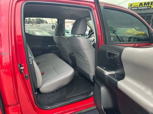 Used 2019 Toyota Tacoma SR5 image 17