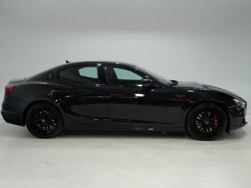 Used 2022 Maserati Ghibli Trofeo image 8