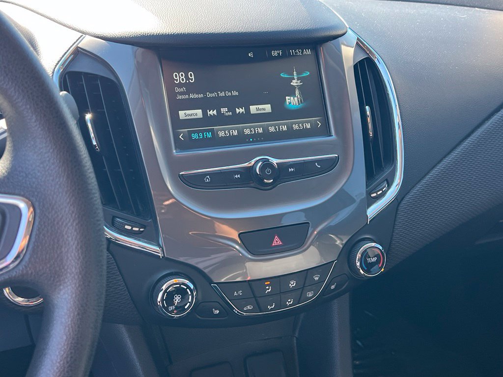 Used 2018 Chevrolet Cruze LT w/ Convenience Package FWD image 16