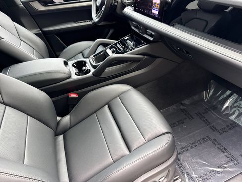 Certified 2026 Porsche Cayenne AWD/4WD image 18