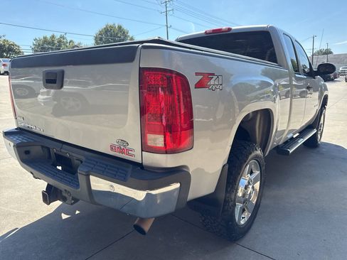 Used 2012 GMC Sierra 2500 SLE w/ SLE Preferred Package AWD/4WD image 2