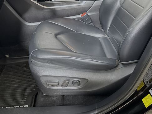 Used 2020 Toyota Highlander XLE image 21