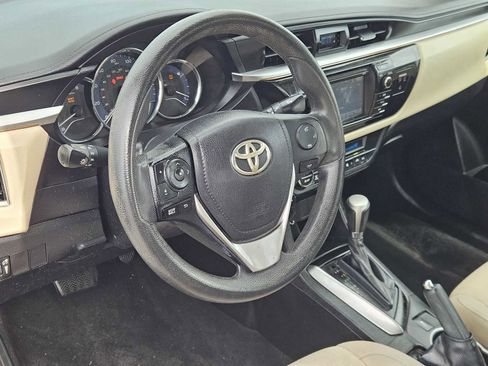 Used 2014 Toyota Corolla LE image 2