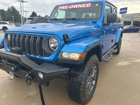 Used 2024 Jeep Gladiator Sport image 4