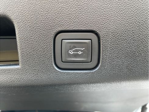 Used 2026 Chevrolet Traverse High Country w/ LPO, Floor Liner Package AWD/4WD image 9