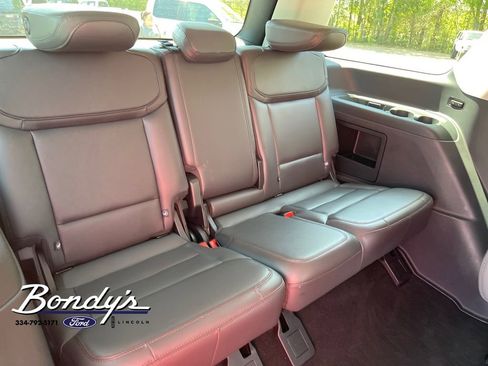 Used 2025 Ford Expedition Active image 17