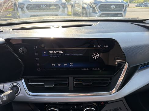 Used 2024 Chevrolet Trax LT FWD image 21