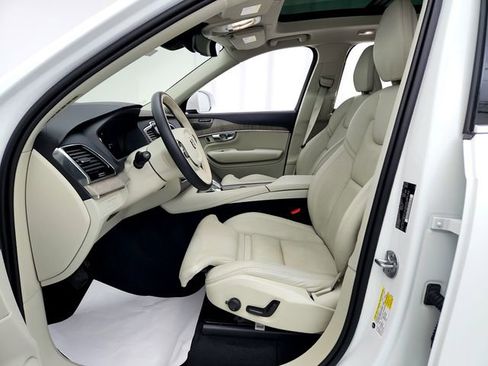 Certified 2024 Volvo XC90 T8 Ultimate w/ Protection Package Premier image 18