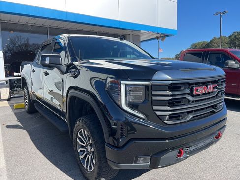 Used 2022 GMC Sierra 1500 AT4 w/ AT4 Preferred Package image 9