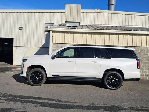 Certified 2023 Cadillac Escalade ESV Sport Platinum image 4