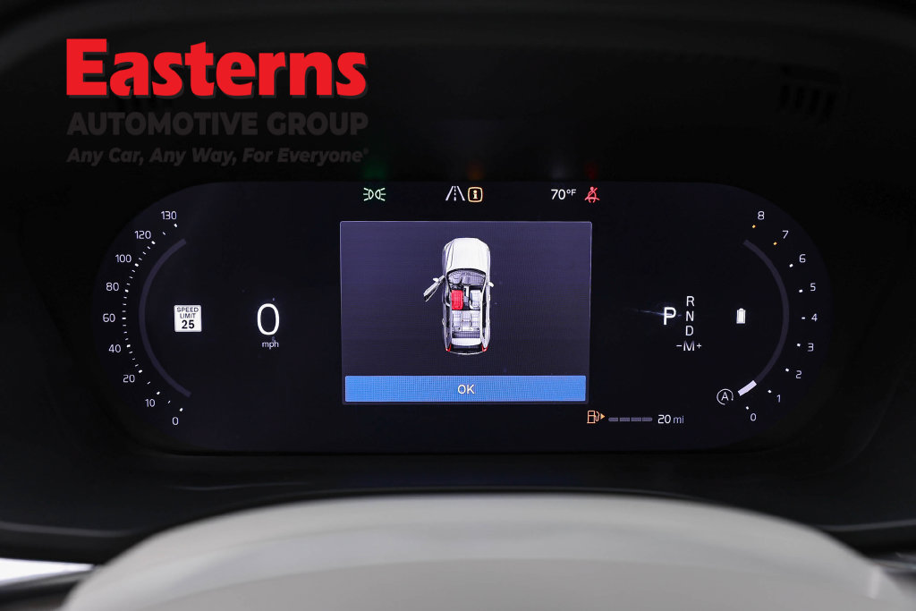 Used 2022 Volvo XC60 B5 Momentum AWD/4WD image 18