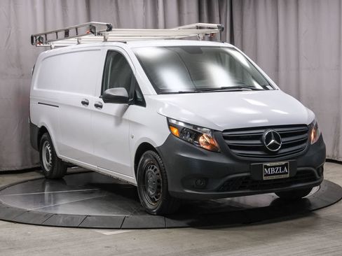 Used 2023 Mercedes-Benz Metris image 5
