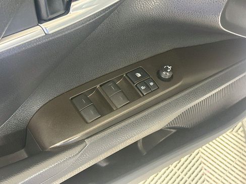 Used 2022 Toyota Camry SE FWD image 18