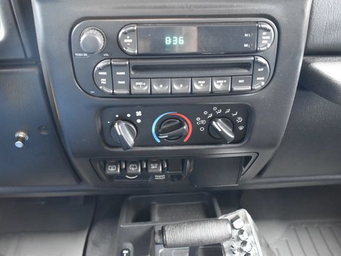 Used 2006 Jeep Wrangler X AWD/4WD image 29