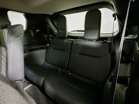 Used 2024 Mitsubishi Outlander SE Black Edition image 28