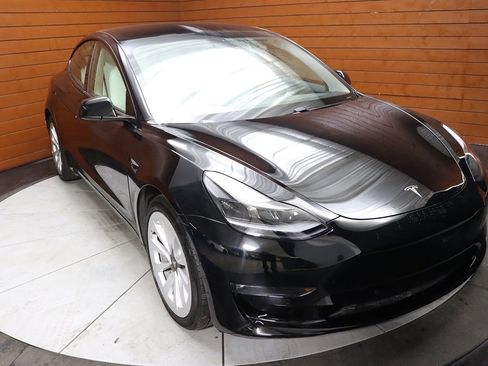 Used 2023 Tesla Model 3 Standard Range image 19