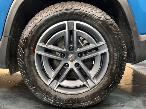 Used 2025 Rivian R1T Adventure image 23