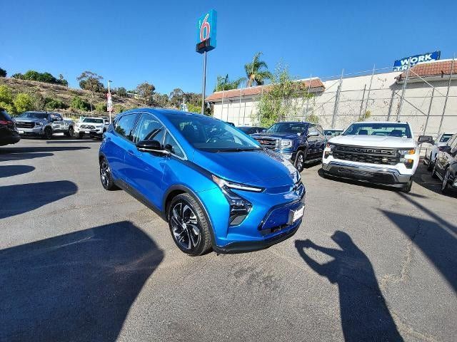 Used 2023 Chevrolet Bolt LT w/ Infotainment Package FWD image 2
