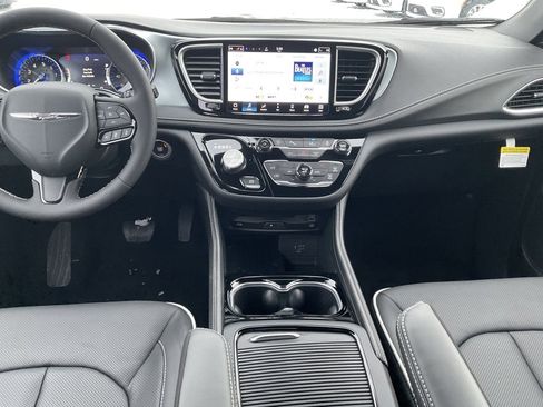New 2026 Chrysler Pacifica Limited w/ Uconnect Theater Family Group image 12
