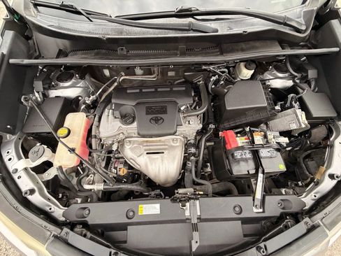 Used 2018 Toyota RAV4 LE image 9