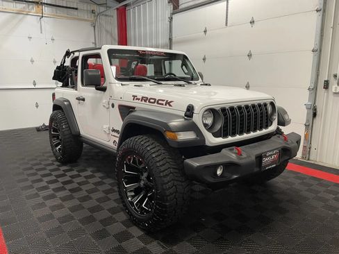 Used 2024 Jeep Wrangler Sport AWD/4WD image 4