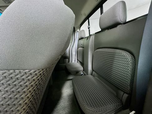 Used 2010 Nissan Frontier SE w/ SE Value Truck Pkg image 12