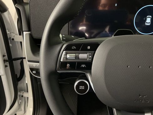 New 2025 Hyundai Ioniq 5 SE image 25