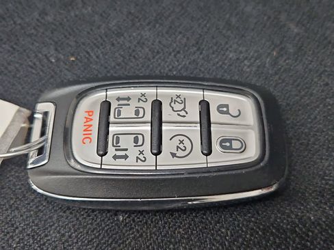 Used 2023 Chrysler Pacifica Touring-L FWD image 34