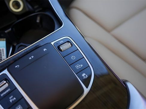 Used 2021 Mercedes-Benz GLC 300 image 23