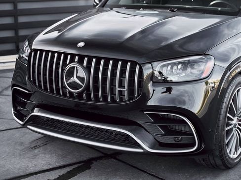 Used 2025 Mercedes-Benz GLS 63 AMG 4MATIC image 6