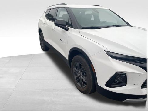 Used 2022 Chevrolet Blazer LT w/ Midnight/Sport Edition FWD image 2