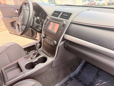 Used 2017 Toyota Camry SE FWD image 19