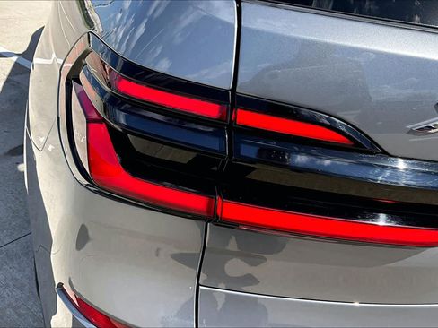 Used 2024 BMW X7 xDrive40i w/ M Sport Package image 29