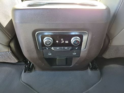 Used 2021 GMC Yukon SLT w/ SLT Premium Package image 21