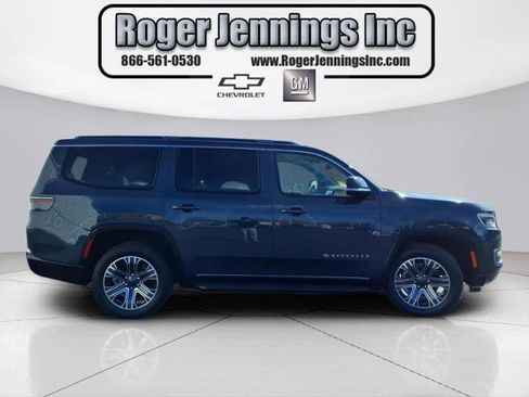 Used 2024 Jeep Wagoneer Series II w/ Flexible Seating Group image 5