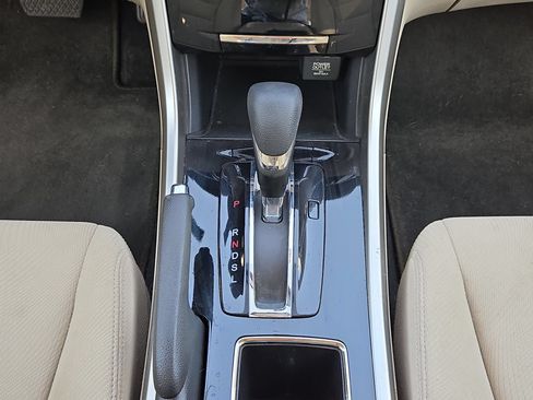 Used 2016 Honda Accord EX image 19
